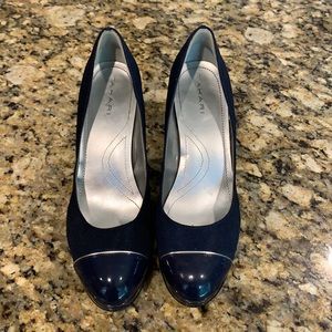 Tahari navy pumps